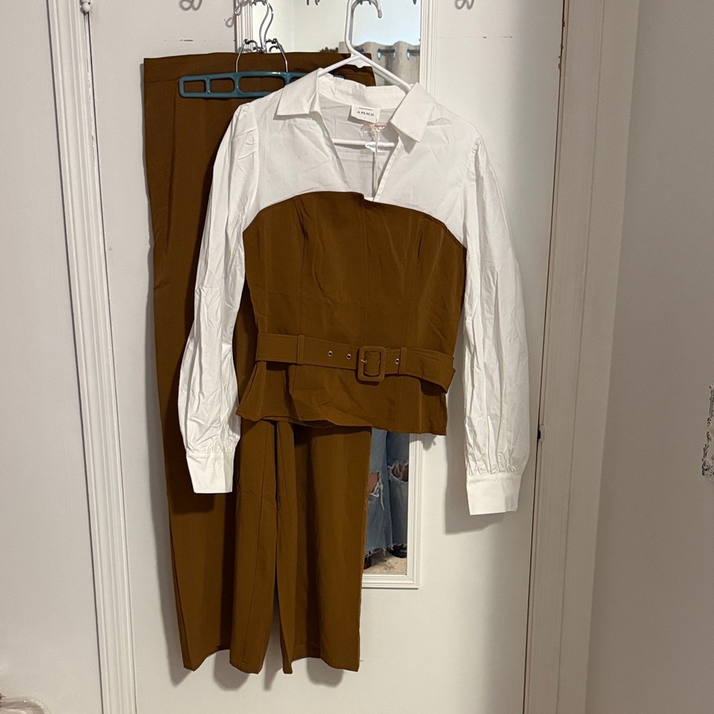 Brown Women's Pantsuit with White Accents